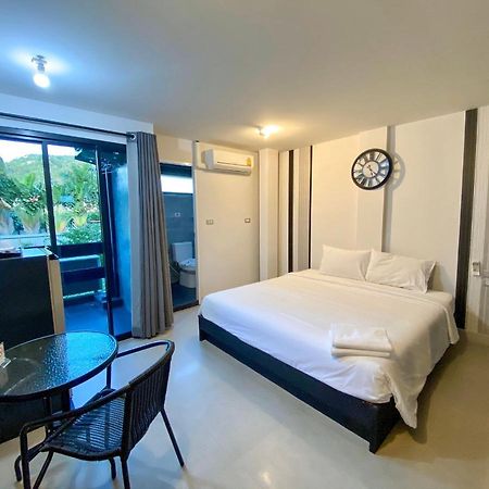 Beam House Hotel Patong Luaran gambar